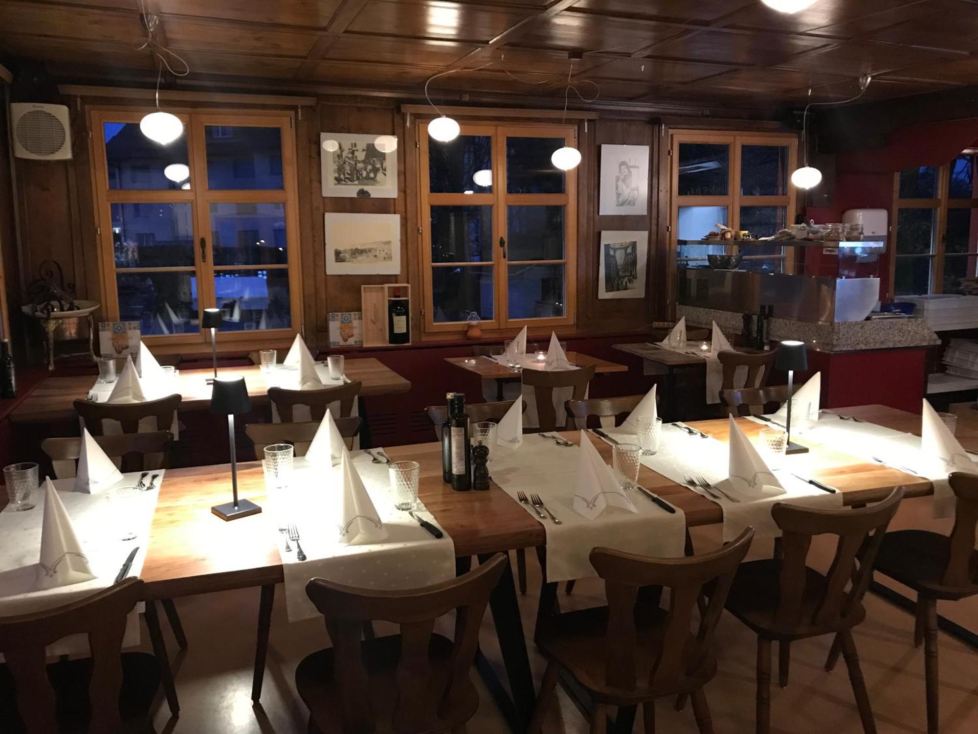 Hotel Restaurant Pizzeria Rotes Haus Munsterlingen Экстерьер фото
